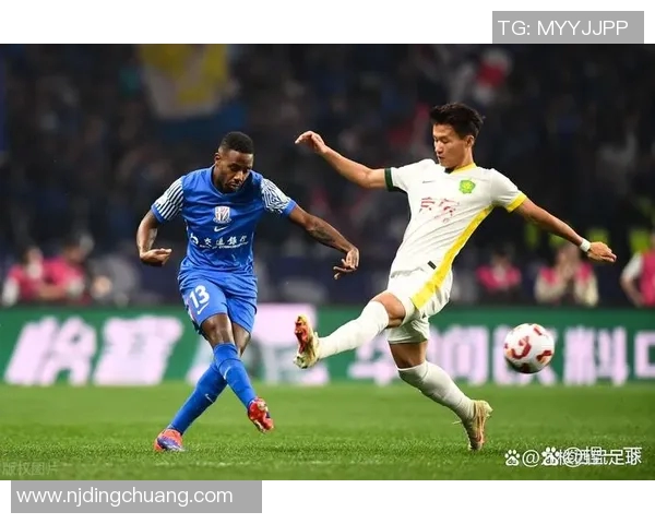 2017年北京国安与上海申花激战成名的经典对决回顾与分析